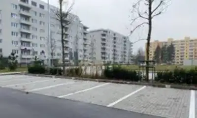 Vonkajšie parkovacie miesto na ul. Pražská