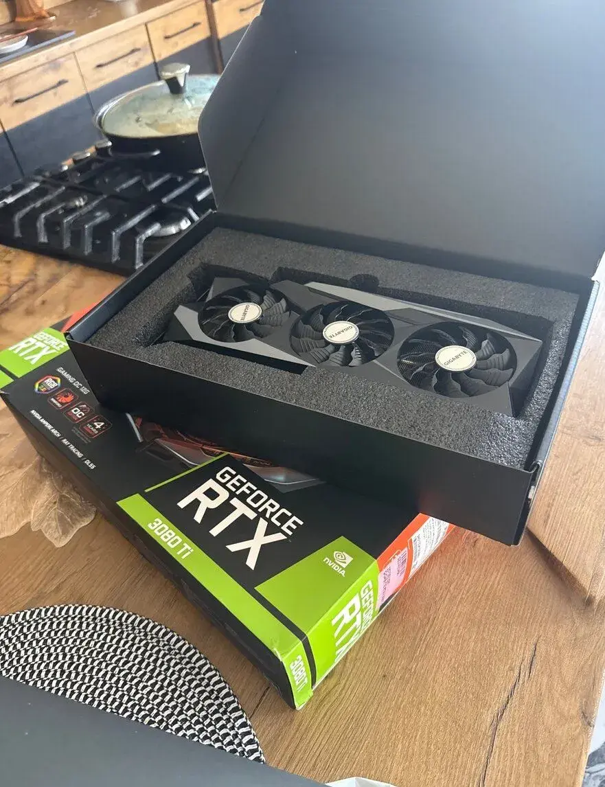 Gigabite RTX 3080 ti 12GB