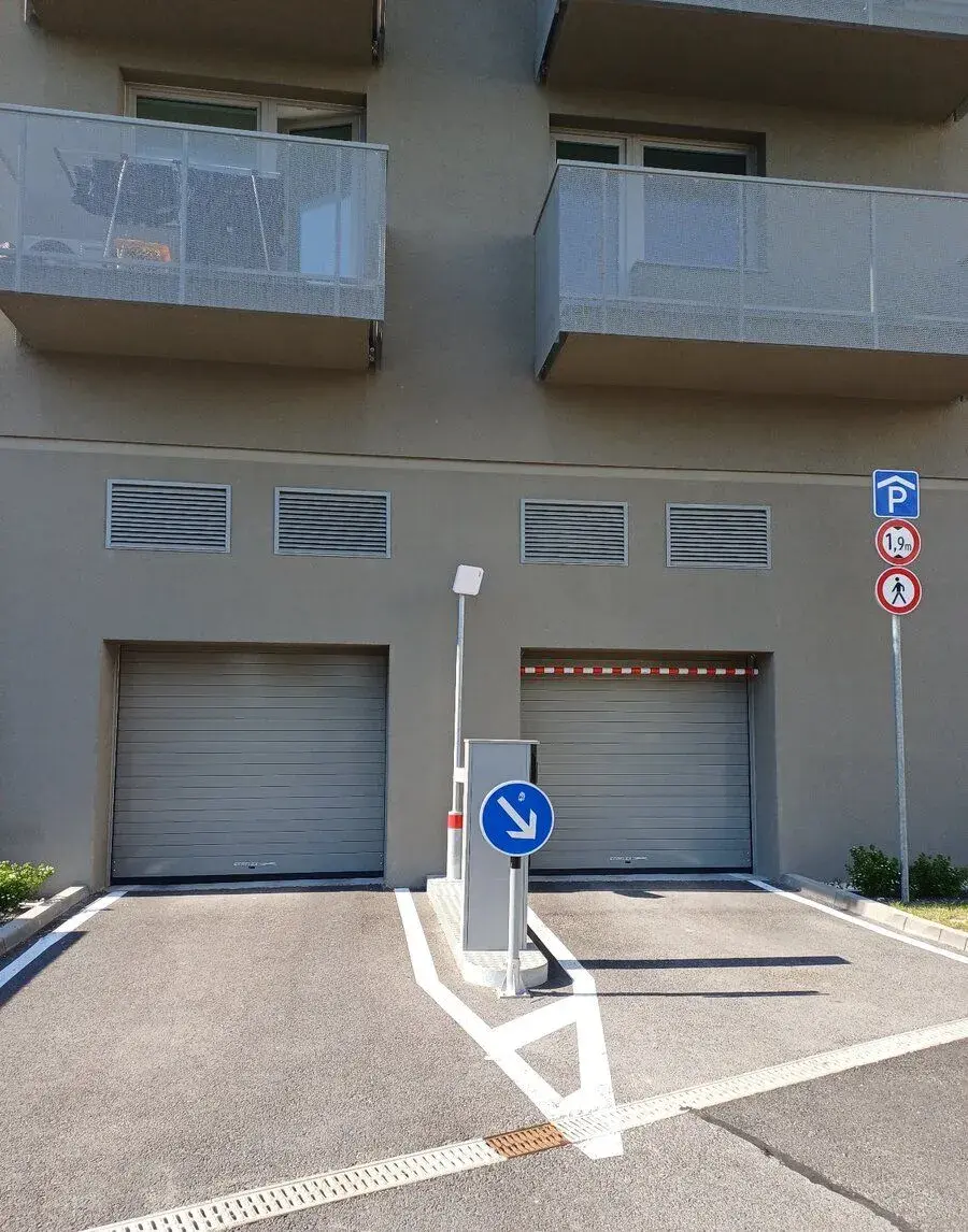 Prenájom vnútorné park. státie Ovocné Sady Ivánska cesta 32