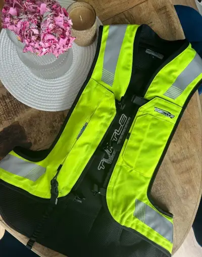 Airbag vesta na motorku Helite