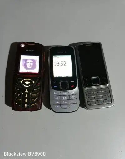 3x Nokia Telefony - citaj text