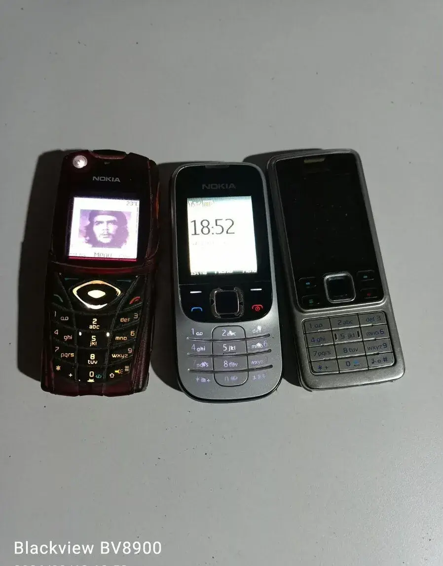 3x Nokia Telefony - citaj text