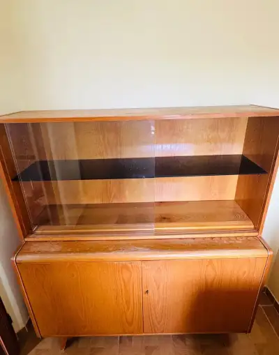 Retrovitrínová skriňa ,prietrnik ,komoda