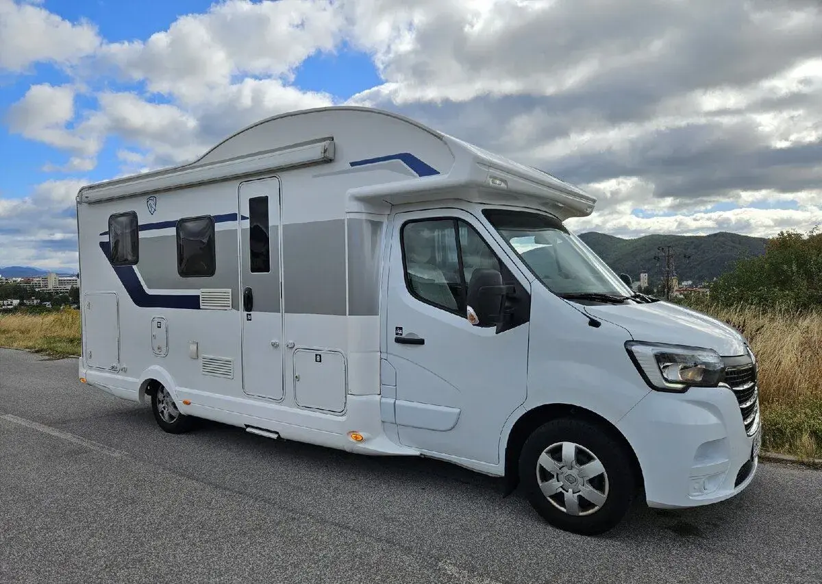Autokaravana Renaul Ahorn CANADA 04/2022