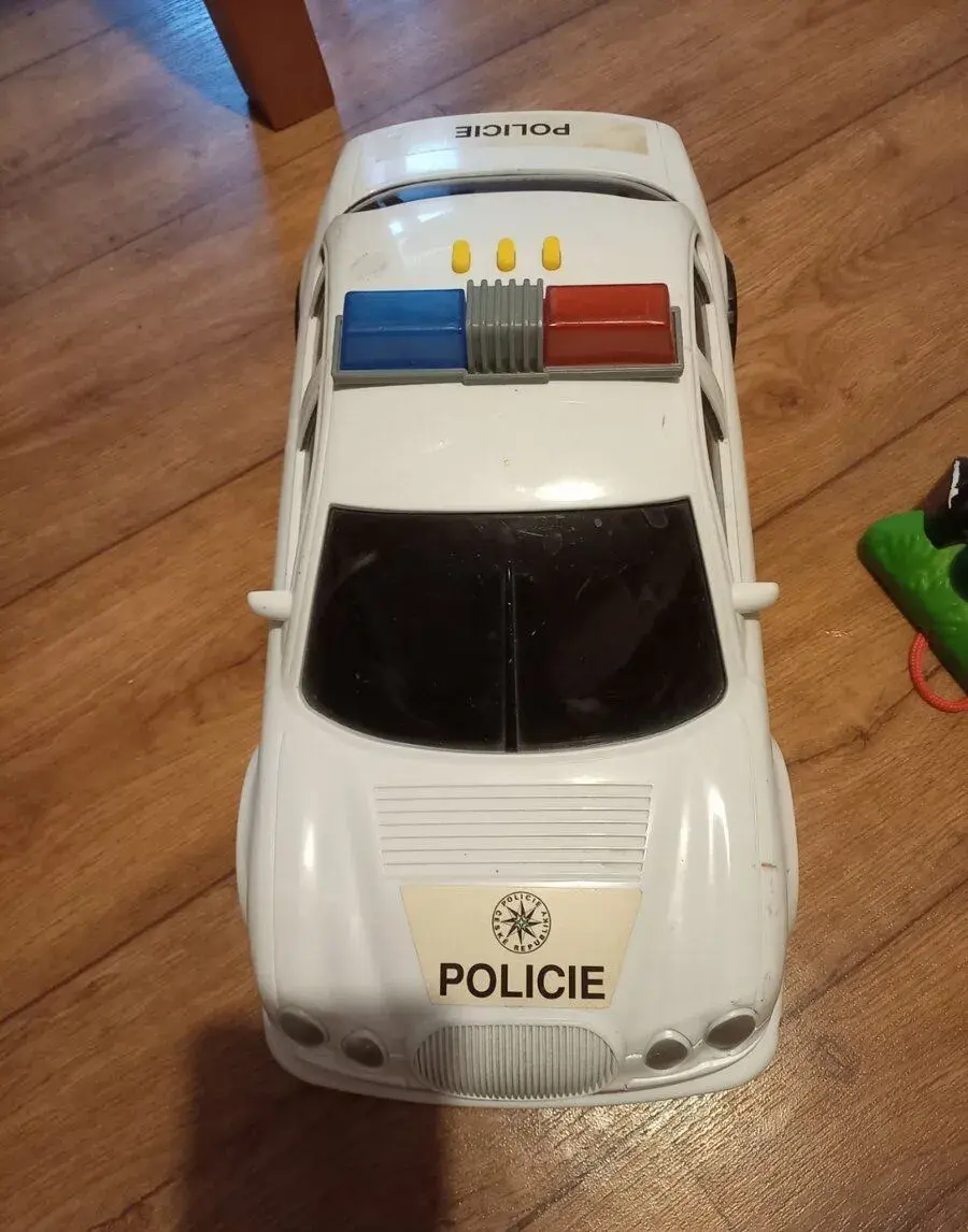 Policajné auto,blika,vydava,zvuky