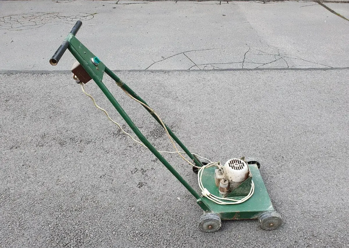 Ručne robená elektrická kosačka