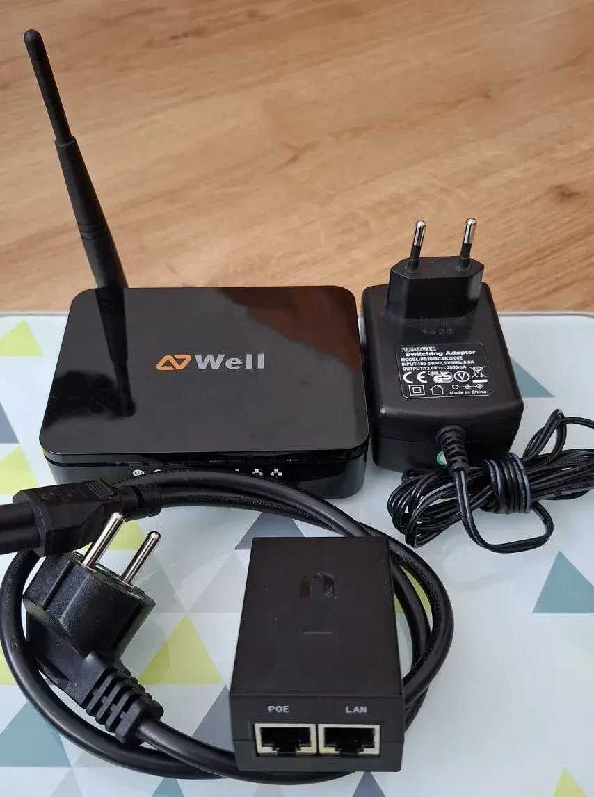Pasívny PoE Injektor Ubiquiti (GP-G250-020) + wifi router