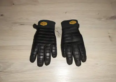 Nove damske kozene rukavice znacky SEGURA o velkosti