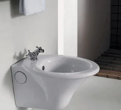 Závesný bidet