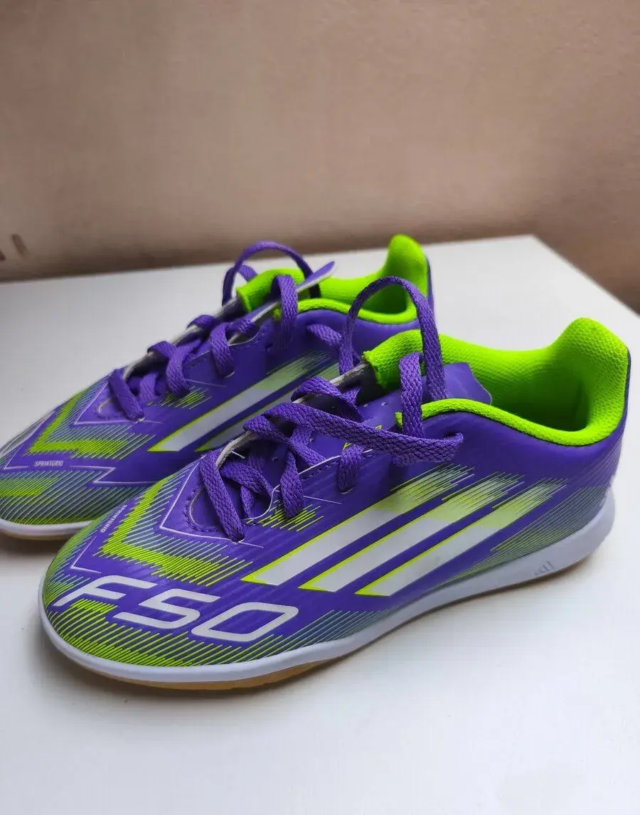 Tenisky + Adidas halovky 32
