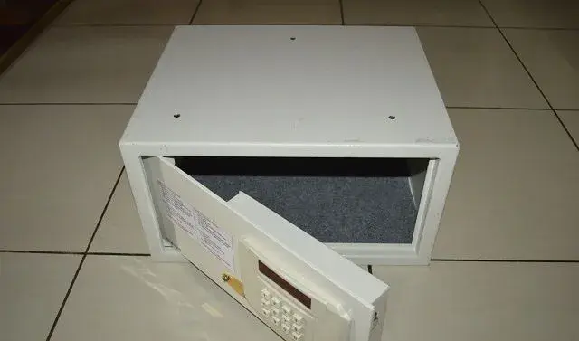 Elektronicky nabytkovy trezor zn.Panther