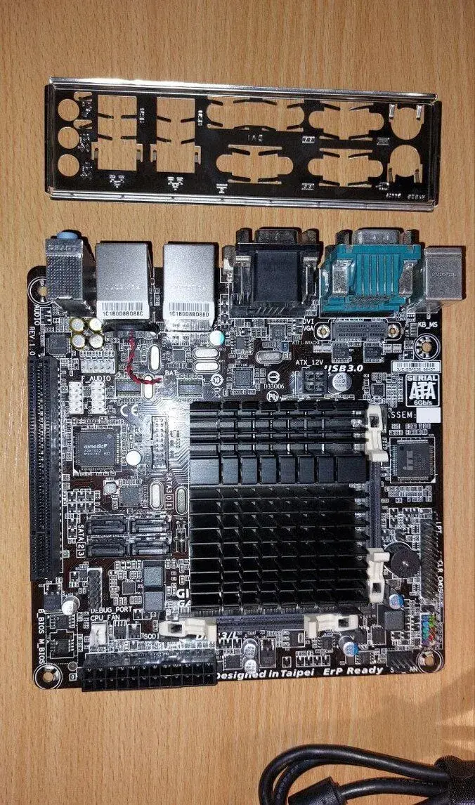 Gigabyte GA-N3150N-D3V + 8GB DDR3 RAM