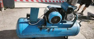 Výkonný kompresor 300L (7.5kW, 12.5 bar) – plne funkčný