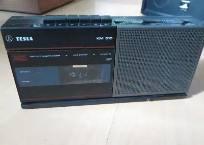 Kazetový magnetofón Tesla KM 310