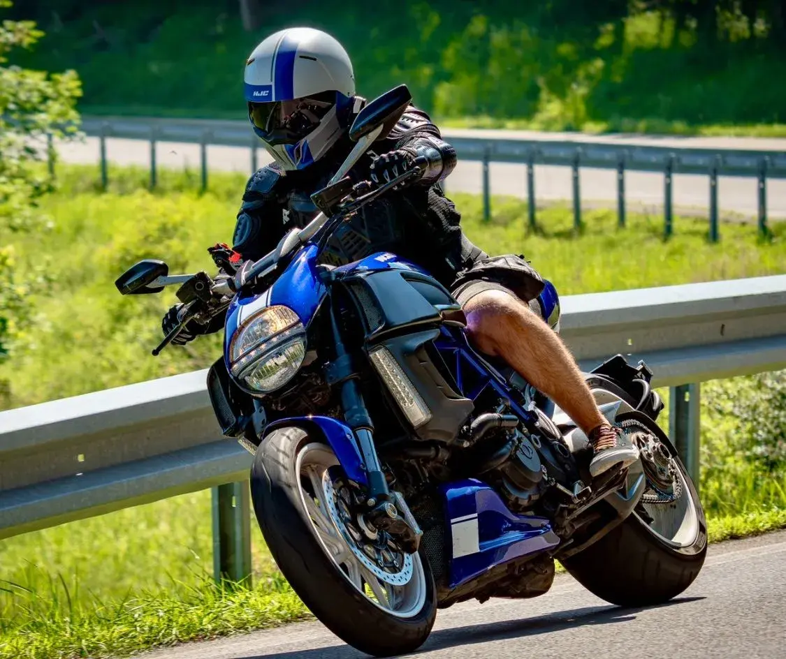 Ducati Diavel 1200 r.v 2011