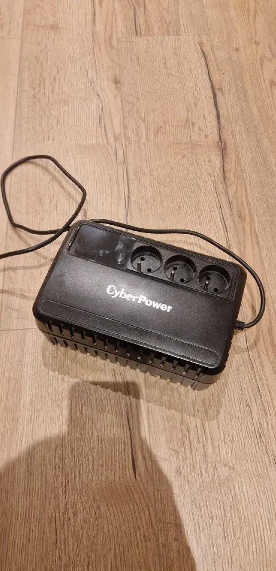 Záložný zdroj UPS CyberPower 360W