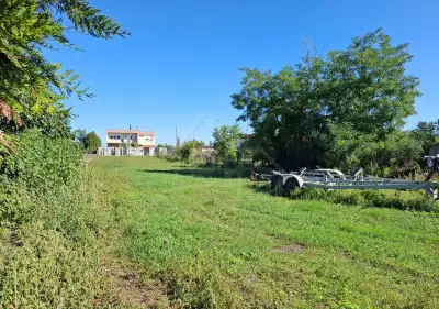 Slnečný pozemok 722m2 v Kravanoch nad Dunajom s výhľadom n