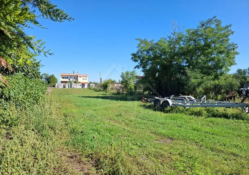 Slnečný pozemok 722m2 v Kravanoch nad Dunajom s výhľadom n