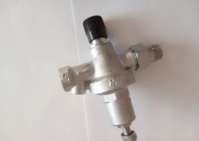 Pochrómovaná automatická plniaca jednotka pre u