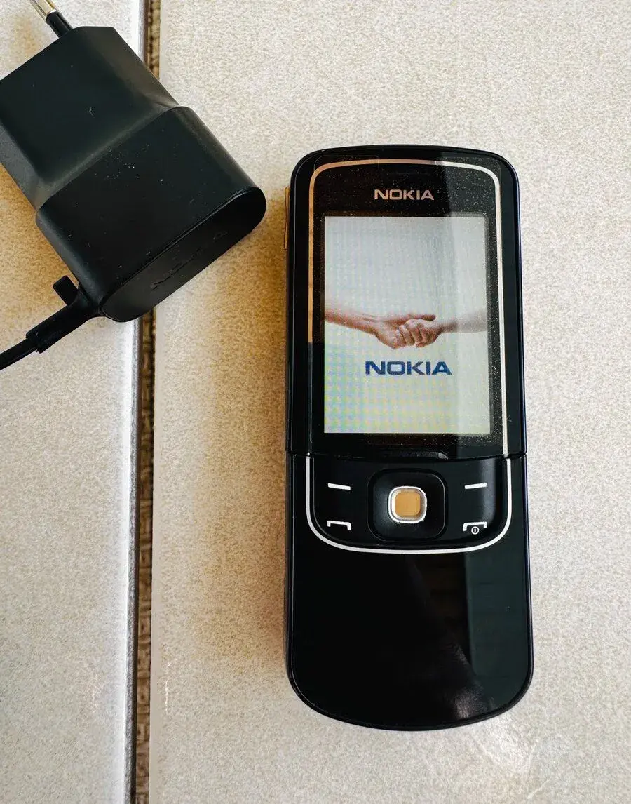 Nokia 8600 Luna