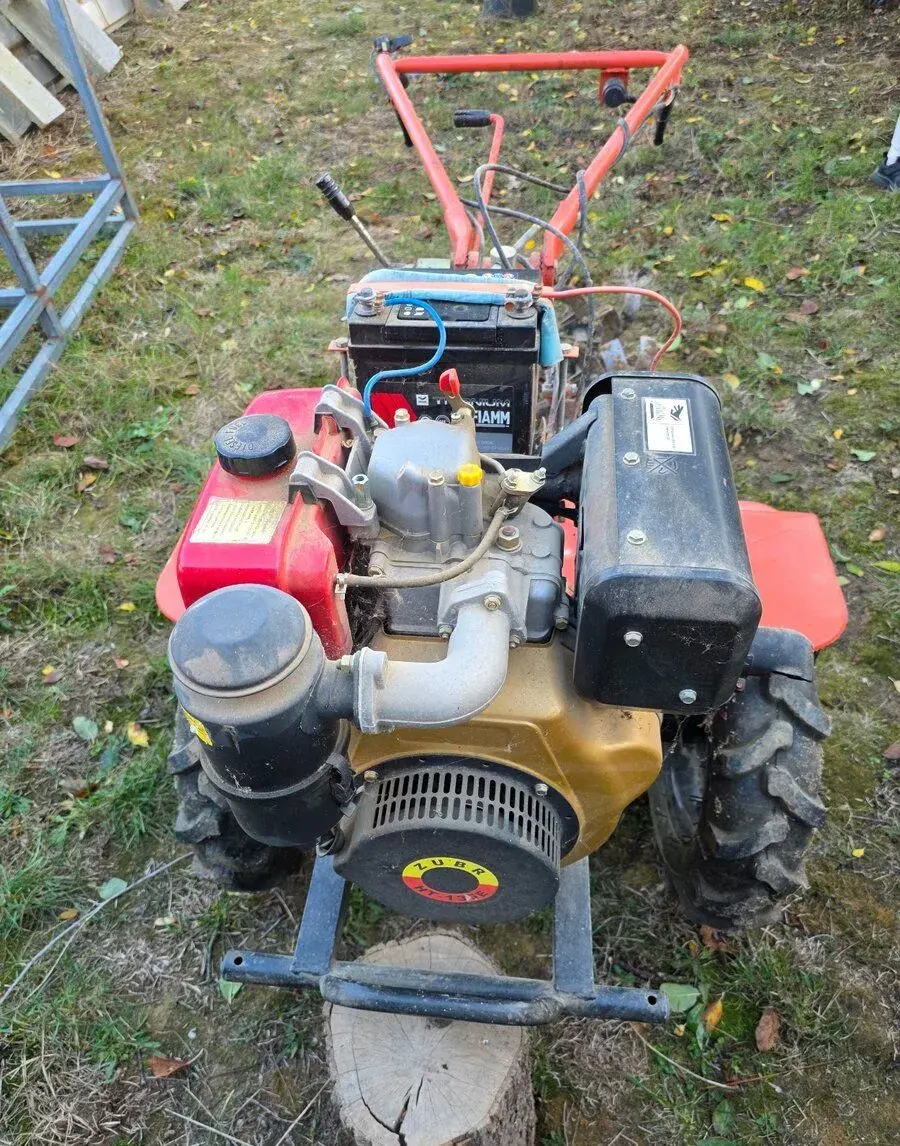 Naftový malotraktor ZUBR HT-135E