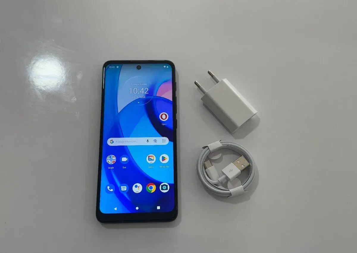 Motorola Moto e30 super stav 2/32GB