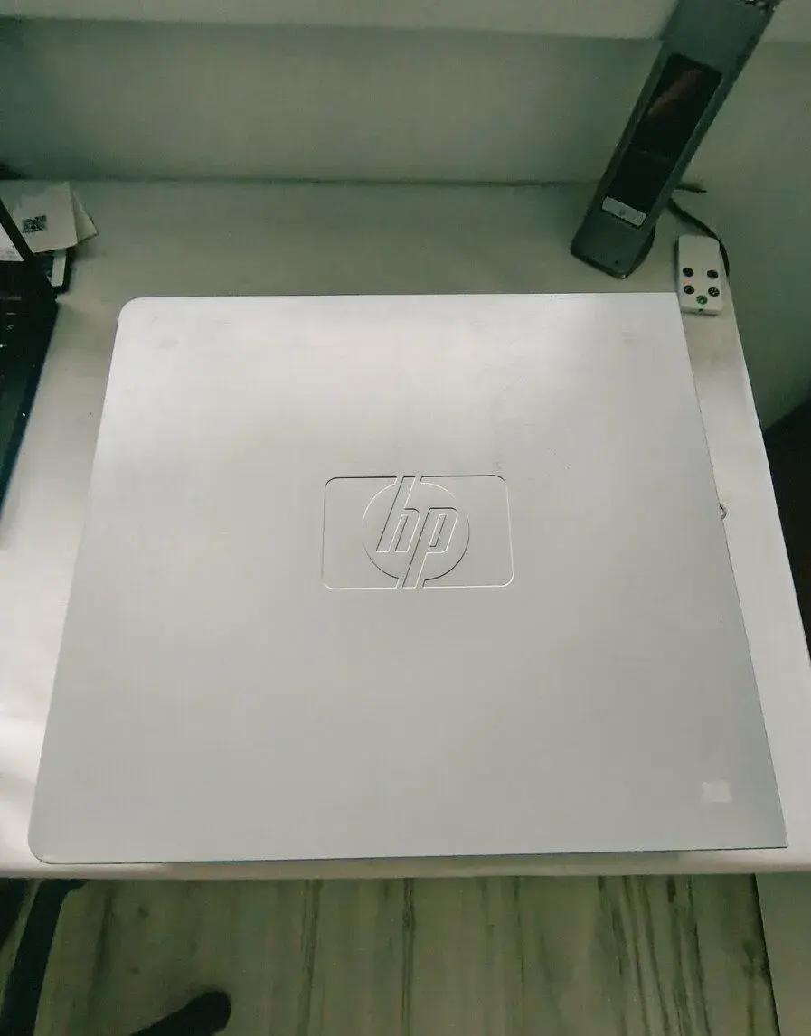 HP stolný PC – plne funkčný – HDD/DVD – 35€