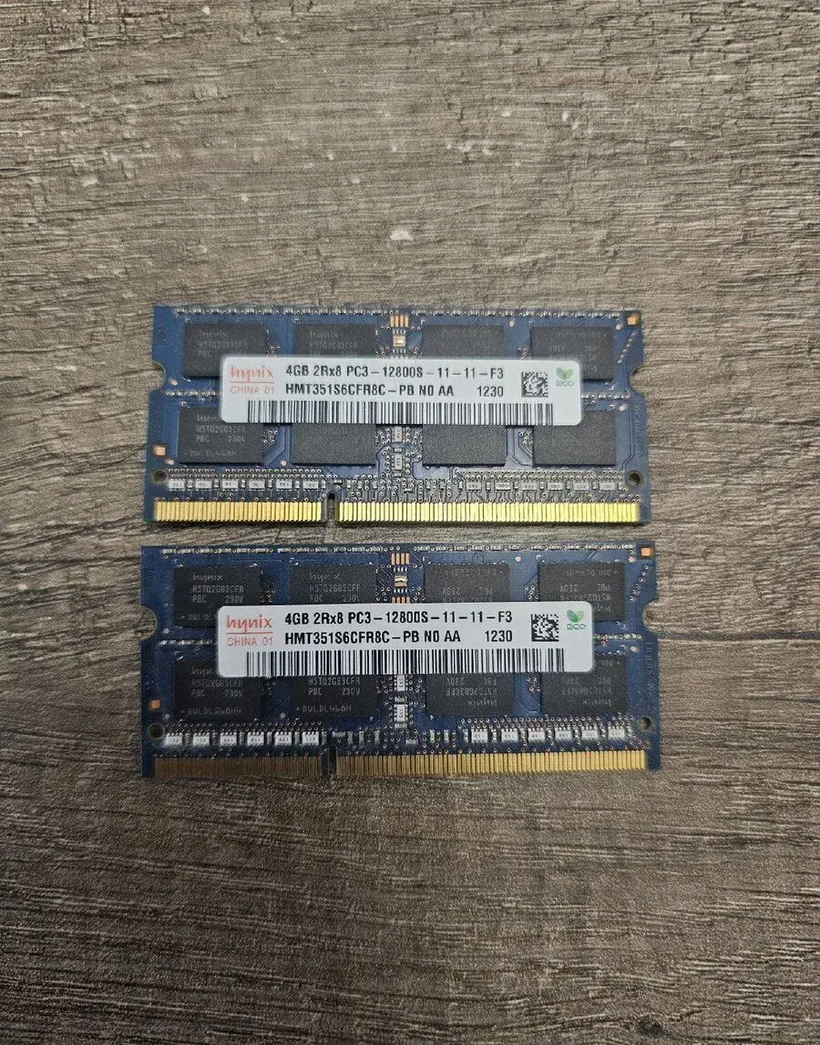2× 4 GB RAM DDR3 SK Hynix 1600 MHz – 8 GB (notebook)