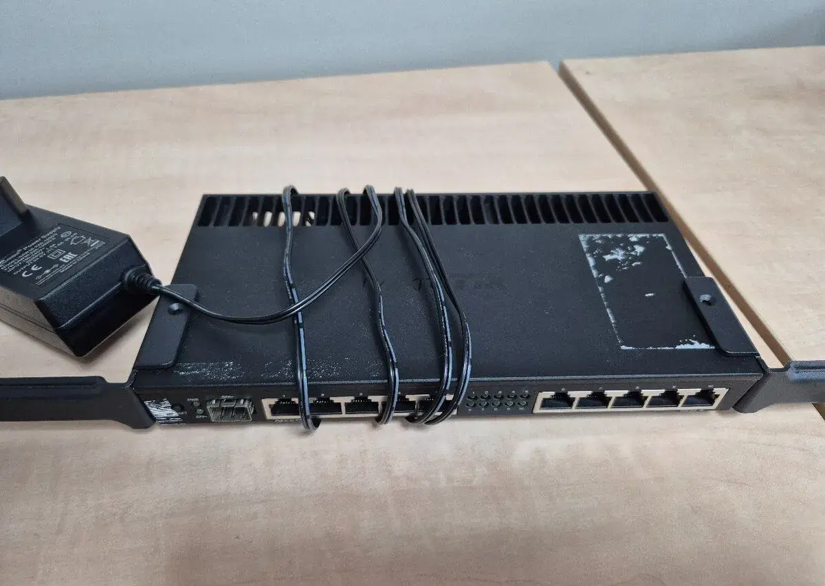 Mikrotik RB4011iGS+RM