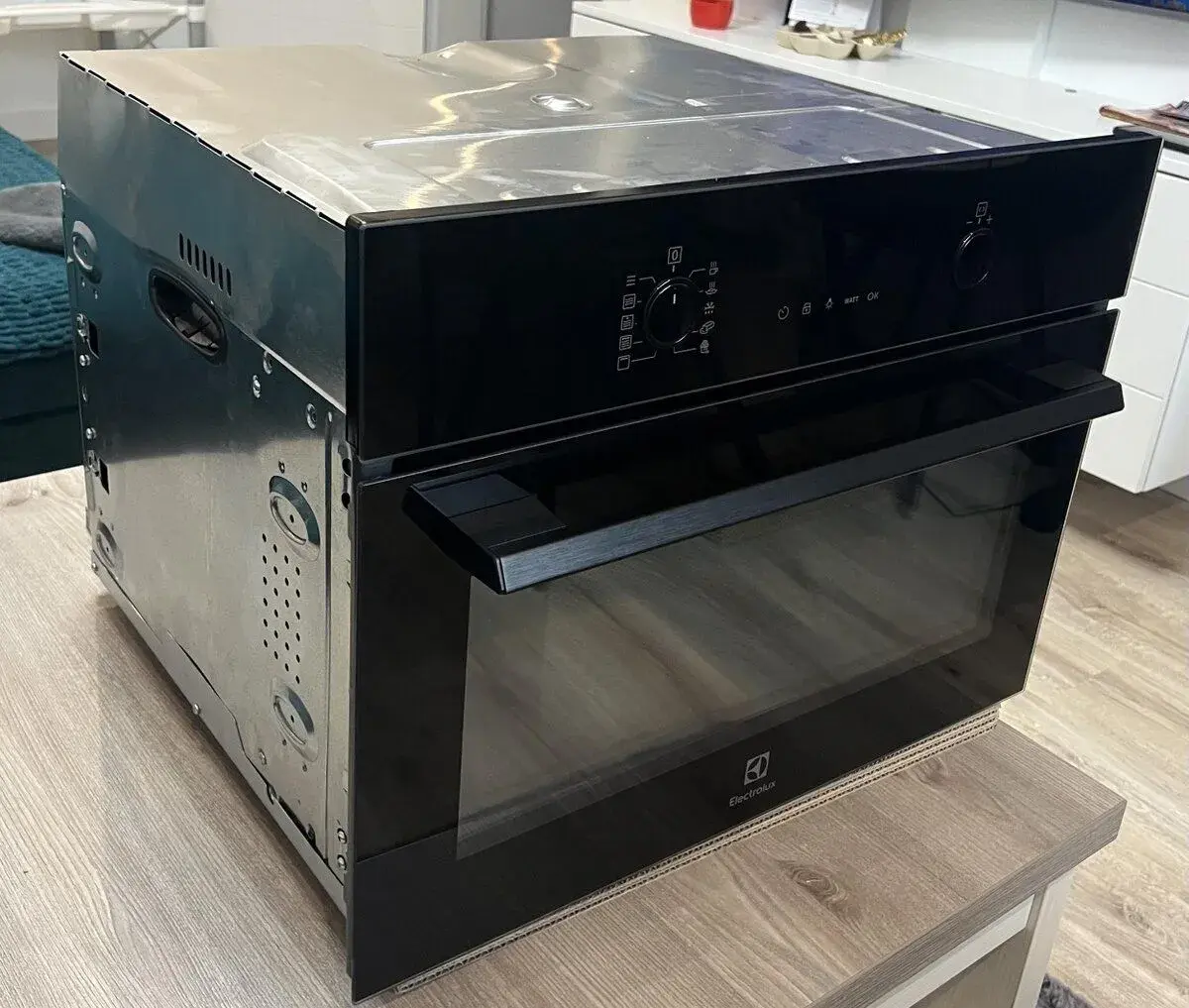 Electrolux – vstavaná kombinovaná mikrovlnná rúra v záruke .