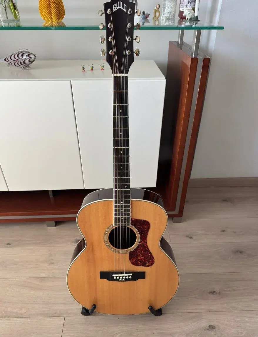 Guild BT-258E Deluxe 8-strunová barytónová gitara + RockBag