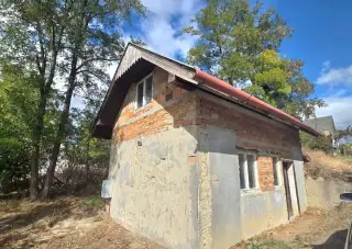 MUŽLA - chatka na predaj s elektrinou a pivnicou.ODPORÚČAME.
