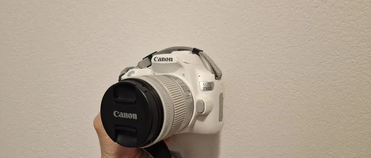 Canon EOS250D