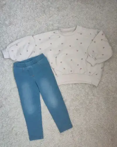 Oversize mikina a riflové legíny