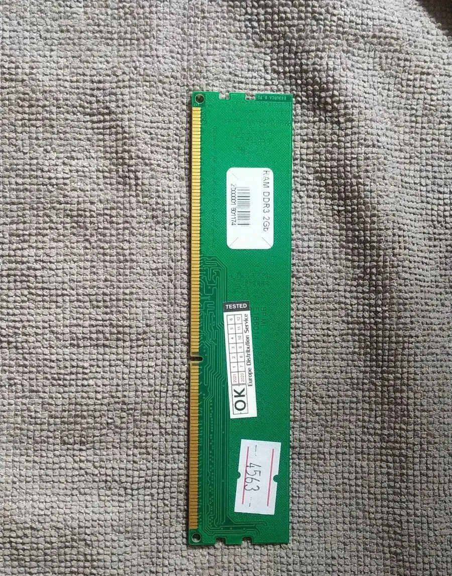 4ks 2GB 1333 MHz.