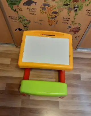 Detský stolík Smoby s lavicou a úložným priestorom