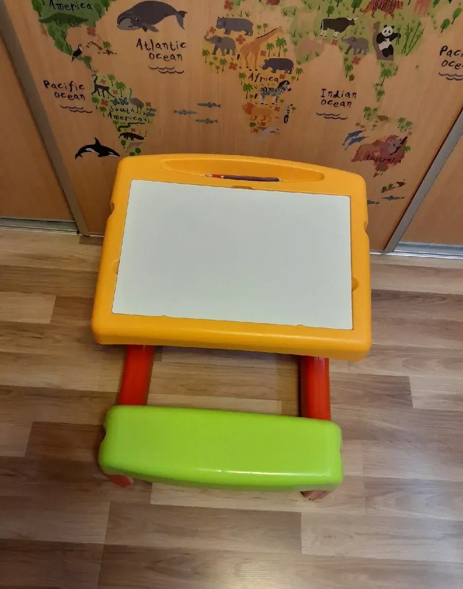Detský stolík Smoby s lavicou a úložným priestorom