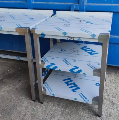 Nerezový pracovný stôl so spodnou policou, gastro nábytok