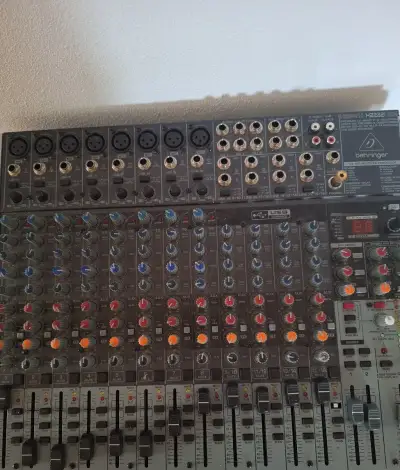 Behringer XENYH X2222USB
