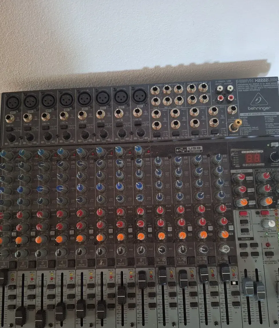Behringer XENYH X2222USB