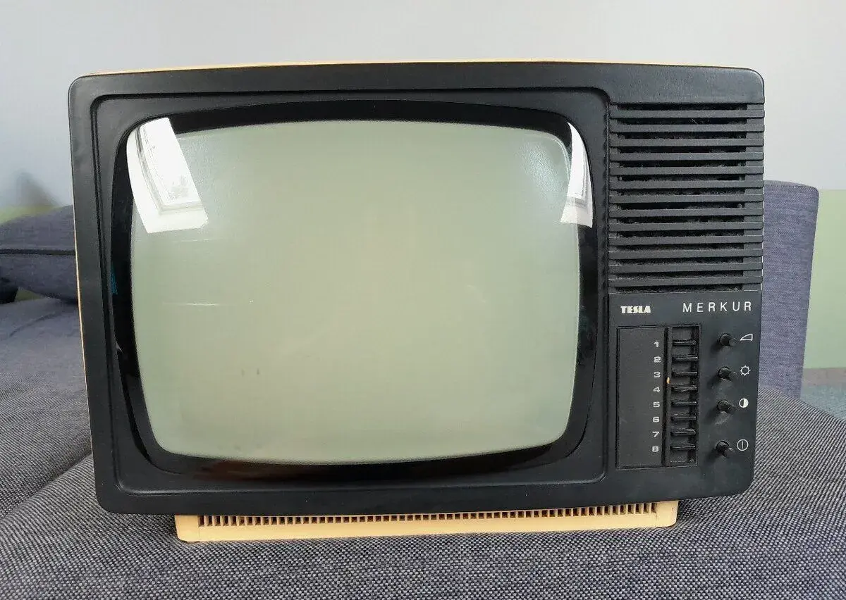 Vintage Tesla prenosný televízor Merkur 4160AB