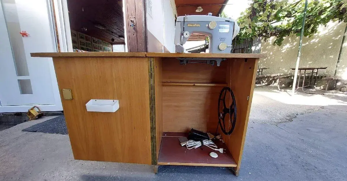 Staré šijace stroje viď foto
