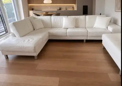 Kožená rohová biela sedačka
