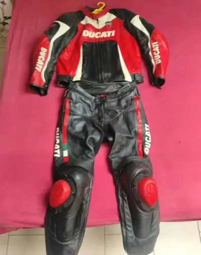 Koženú kombinézu DUCATI