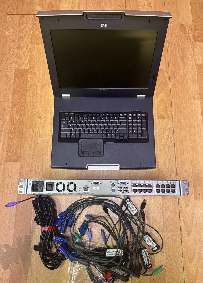 HP TFT7600 1U Rack set + 16-portový KVM IP Switch + káble