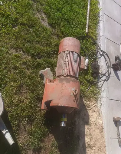 Elektromotor s prevodovkou 777