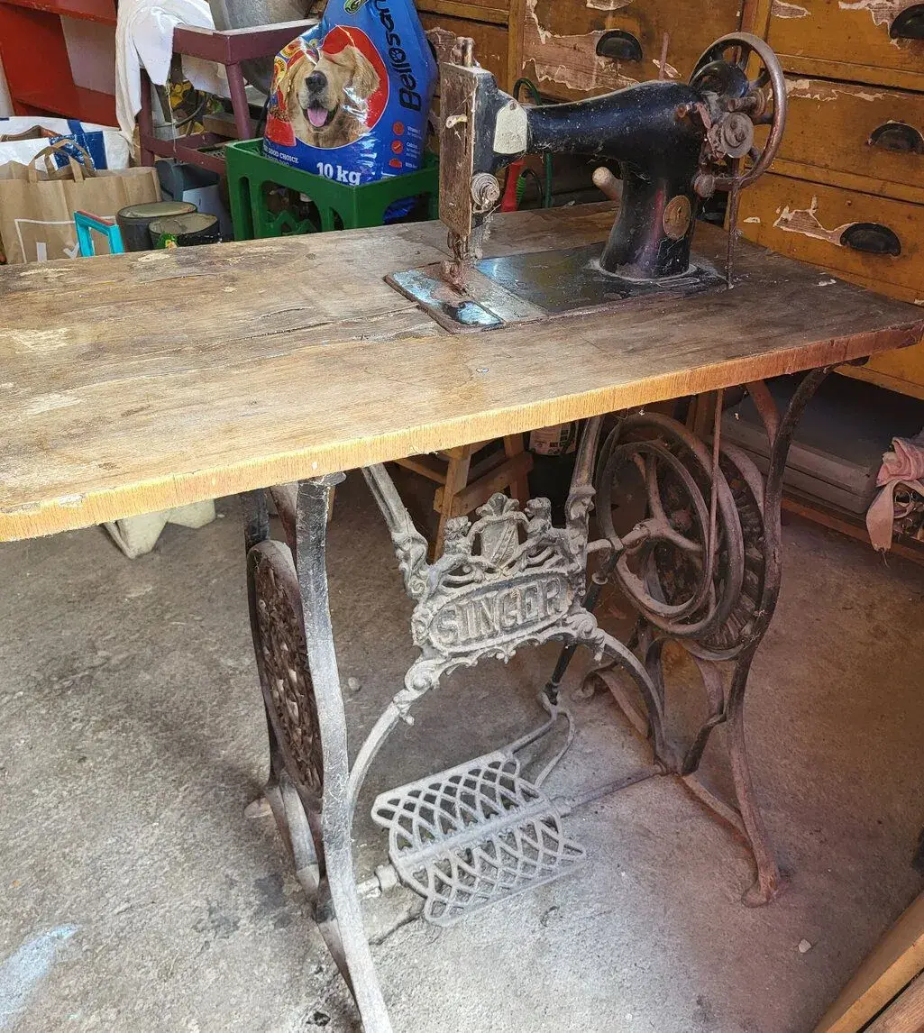 Stary SINGER sijaci stroj vintage original starozitnost