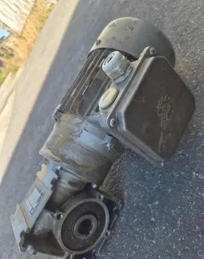 Elektromotor a prevodovka