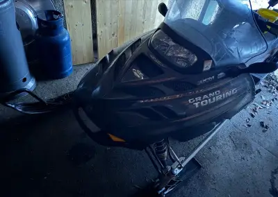 Snezny scooter ski-doo