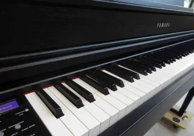 Klavír - Piano YAMAHA Clavinova CLP 645 - ako nové